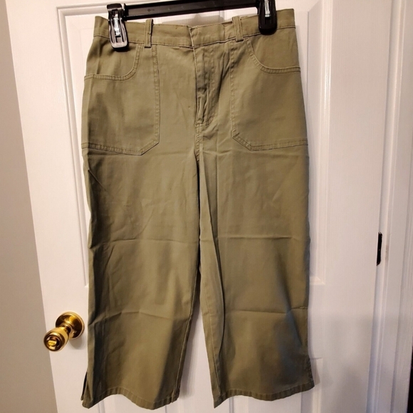 Gloria Vanderbilt Pants - Gloria Vanderbilt Women's Olive Green Capri Pants EUC Size 8